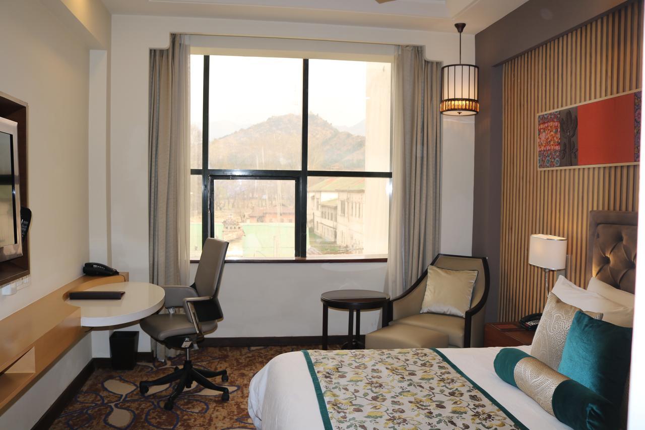 מלון Radisson Srinagar מראה חיצוני תמונה