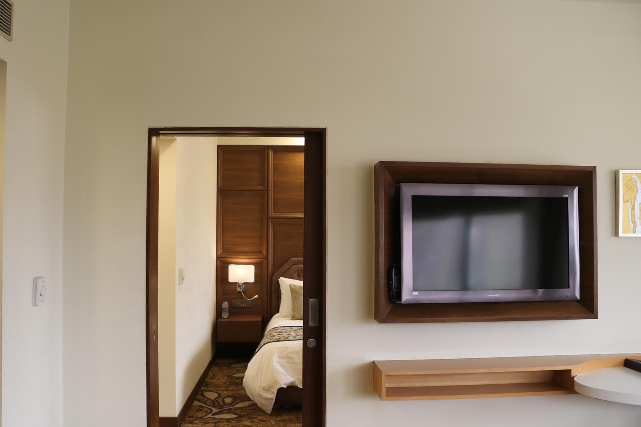 מלון Radisson Srinagar מראה חיצוני תמונה
